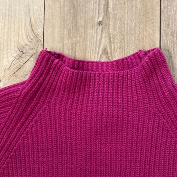 Vintage Carriage Court Oversized Fuchsia Sweater Large - Picture 5 of 7